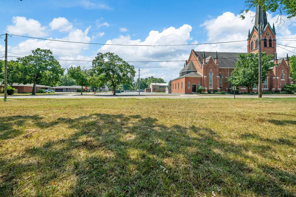 124 S State Street Niles, MI 49120