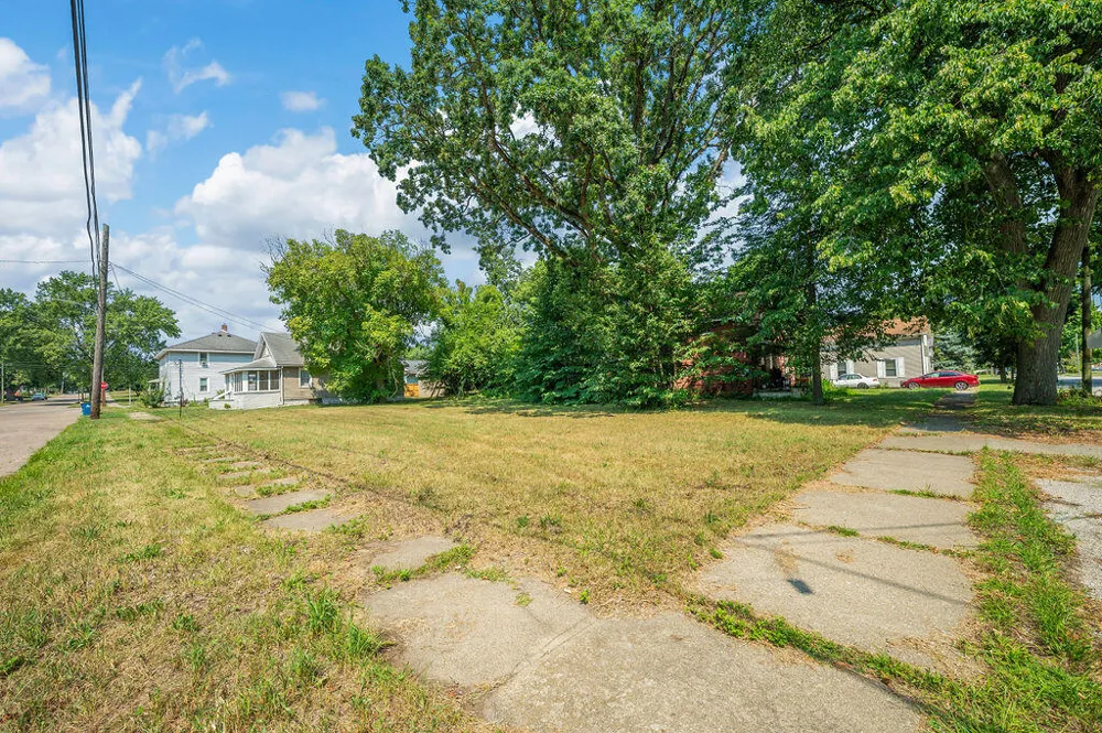124 S State Street Niles, MI 49120