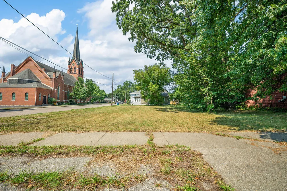124 S State Street Niles, MI 49120