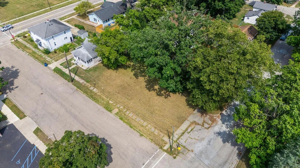 124 S State Street Niles, MI 49120