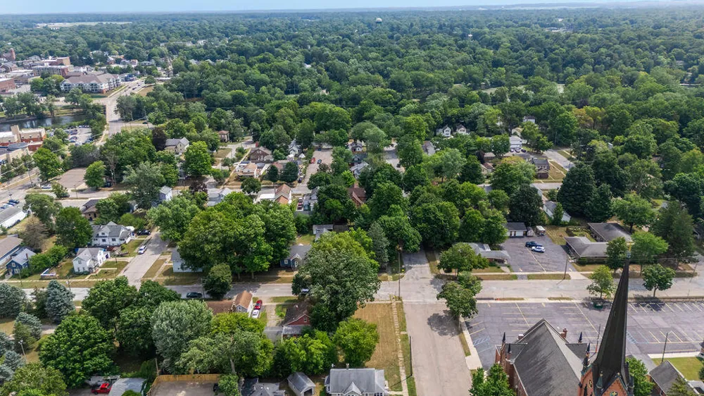 124 S State Street Niles, MI 49120