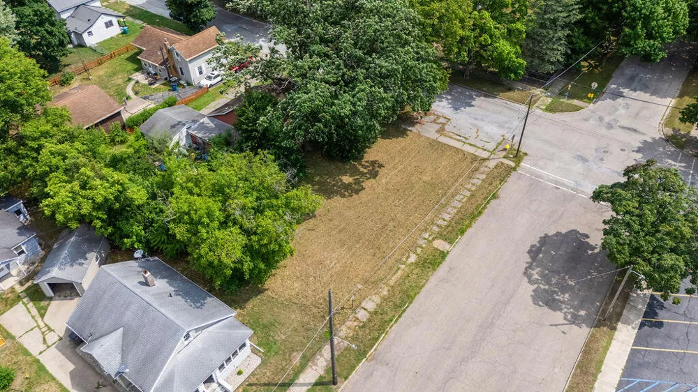124 S State Street Niles, MI 49120