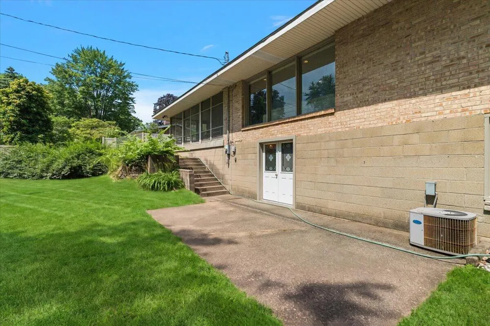 838 S Shore Drive Holland, MI 49423