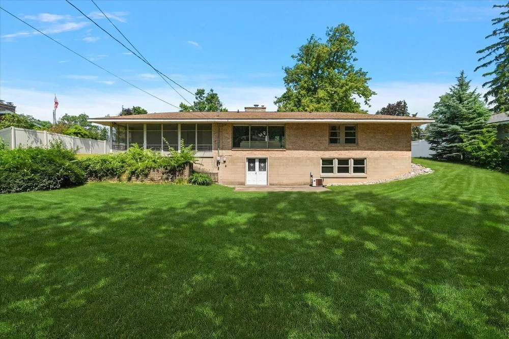 838 S Shore Drive Holland, MI 49423