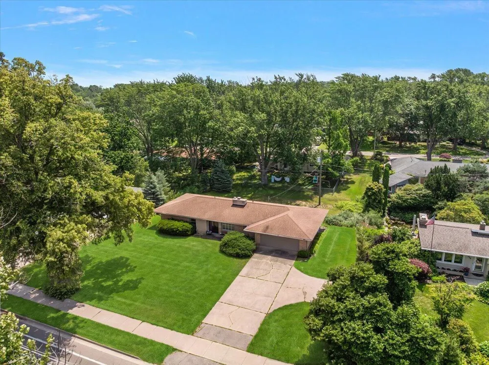 838 S Shore Drive Holland, MI 49423