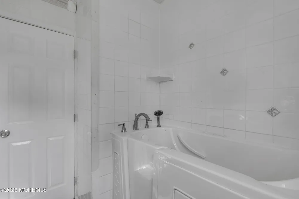 12 Carol Lane Howell, NJ 07731