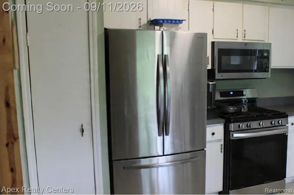 10530 Parshall Avenue White Lake Charter Township, MI 48386