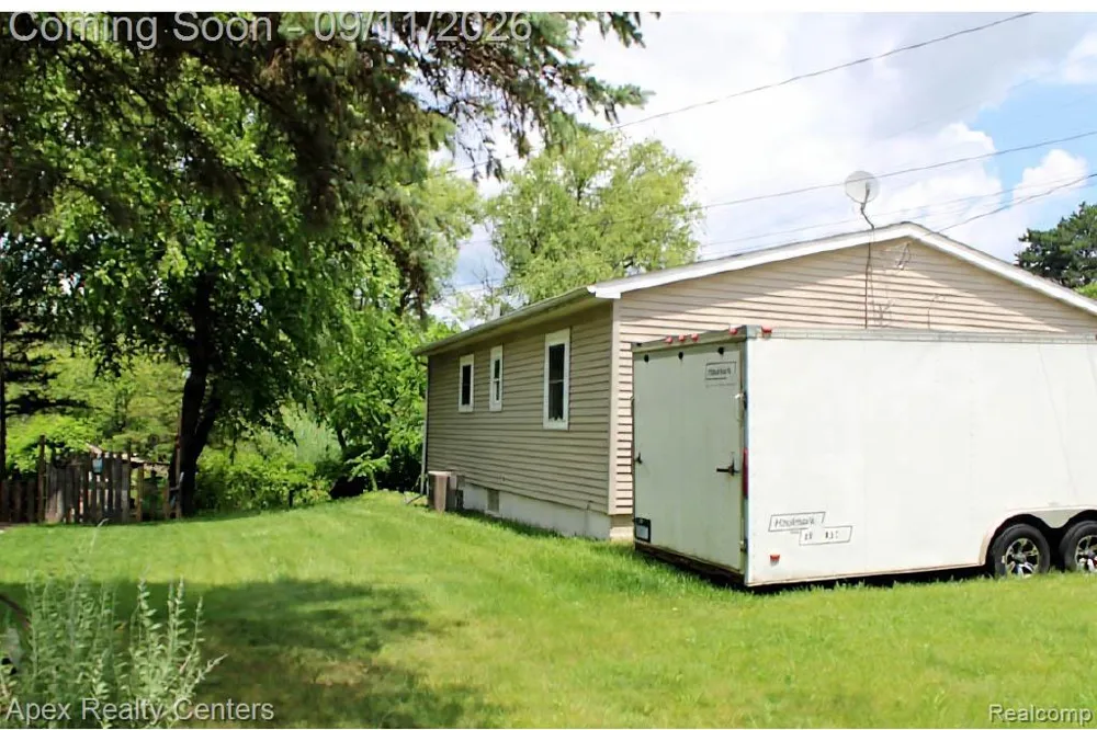 10530 Parshall Avenue White Lake Charter Township, MI 48386
