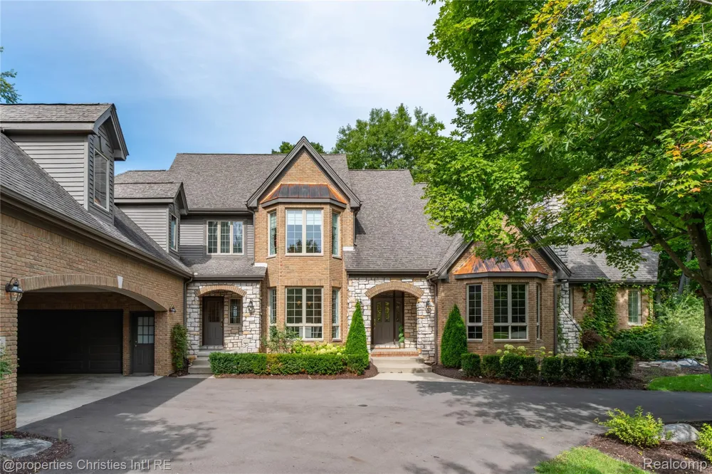 22853 Saint Andrews Drive Lyon Charter Township, MI 48178