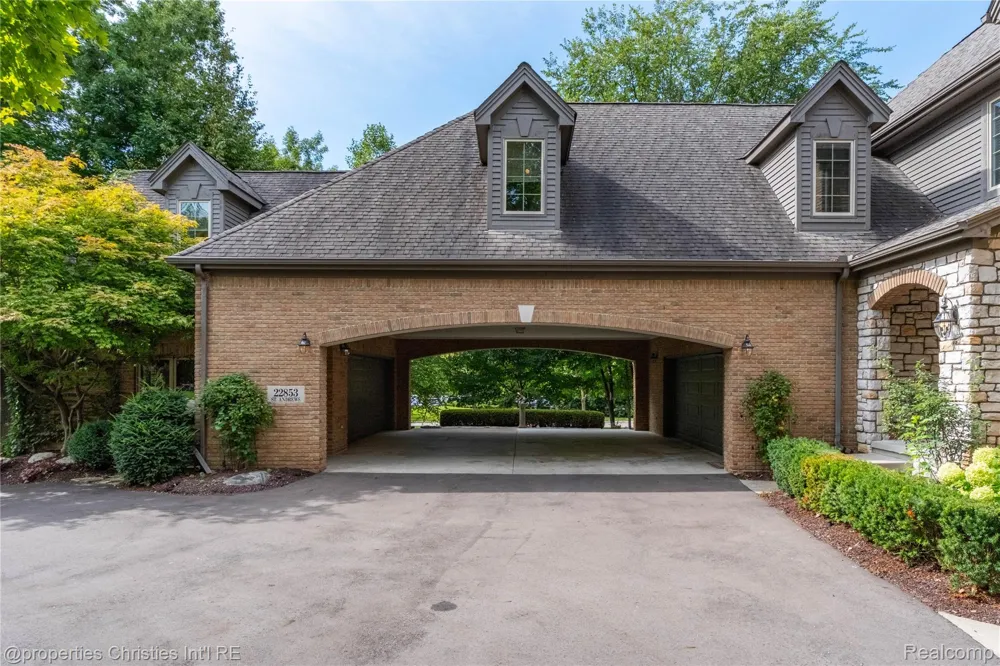 22853 Saint Andrews Drive Lyon Charter Township, MI 48178