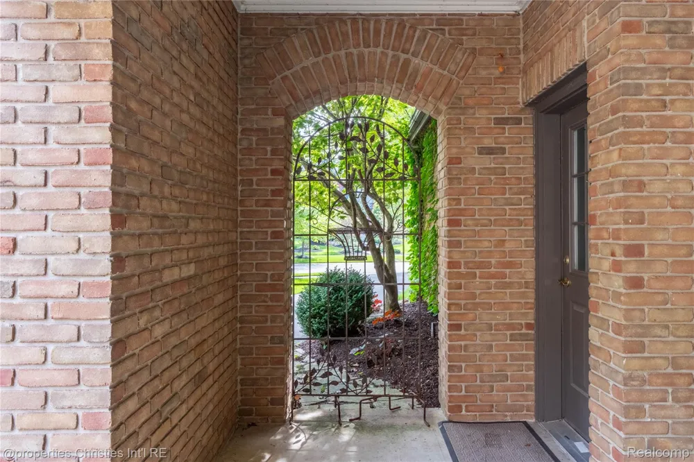 22853 Saint Andrews Drive Lyon Charter Township, MI 48178
