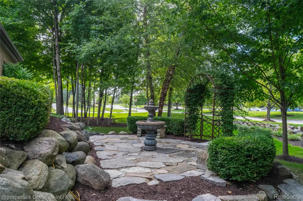 22853 Saint Andrews Drive Lyon Charter Township, MI 48178