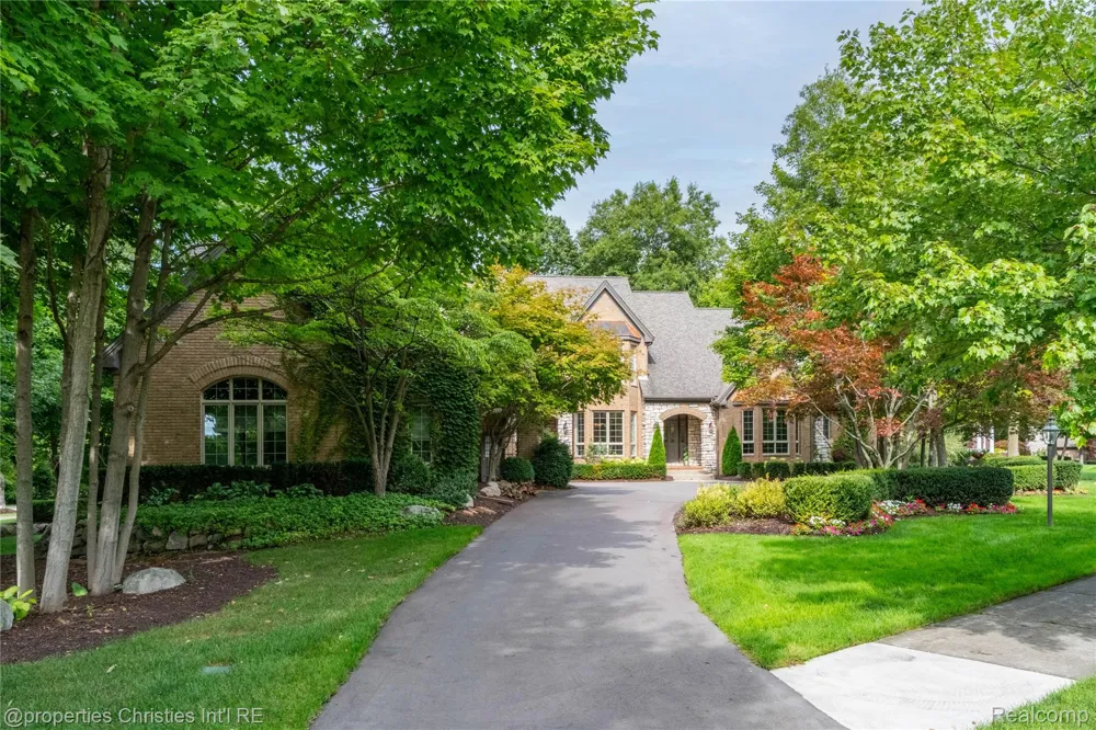 22853 Saint Andrews Drive Lyon Charter Township, MI 48178