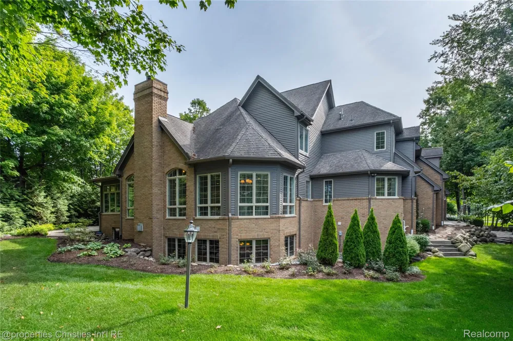 22853 Saint Andrews Drive Lyon Charter Township, MI 48178