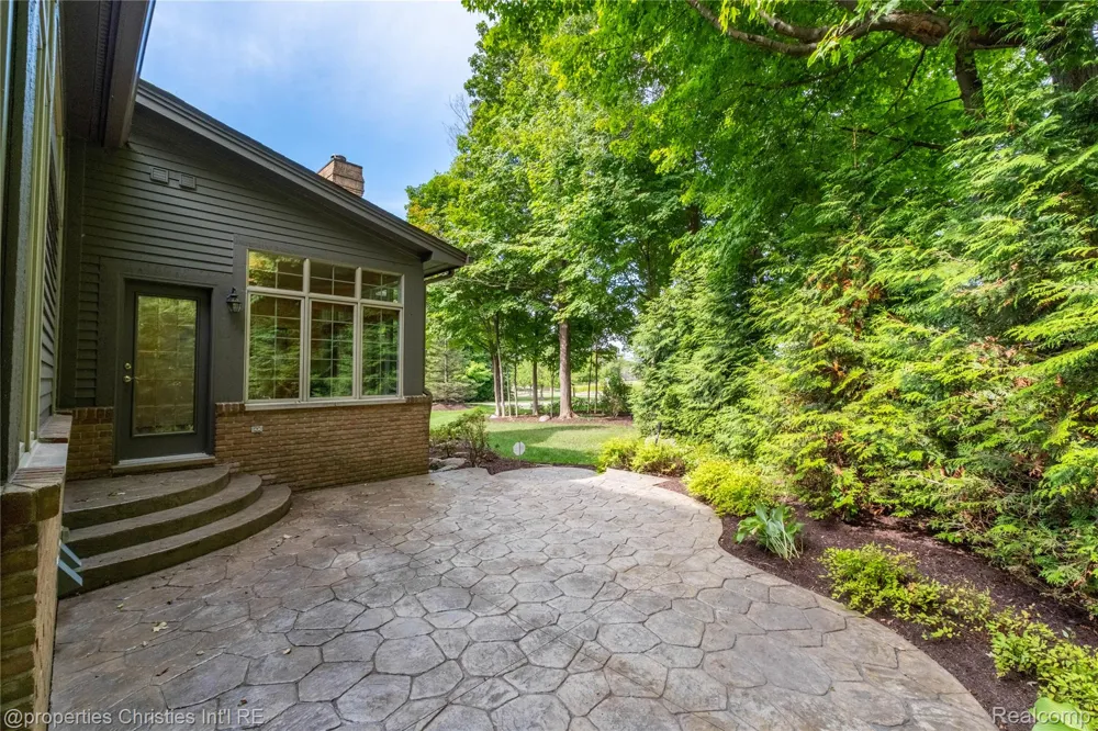 22853 Saint Andrews Drive Lyon Charter Township, MI 48178