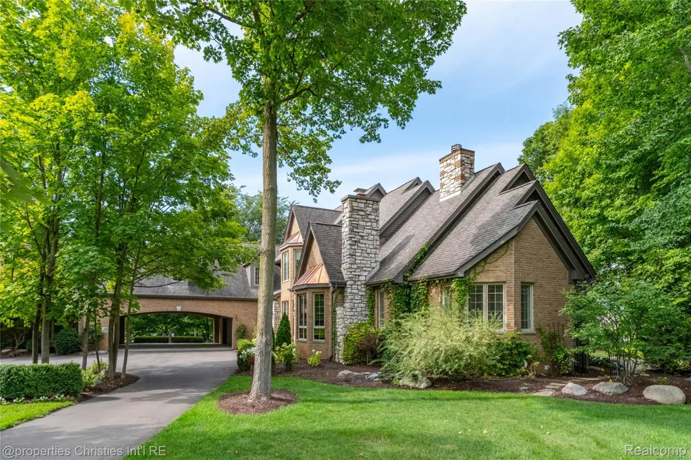 22853 Saint Andrews Drive Lyon Charter Township, MI 48178