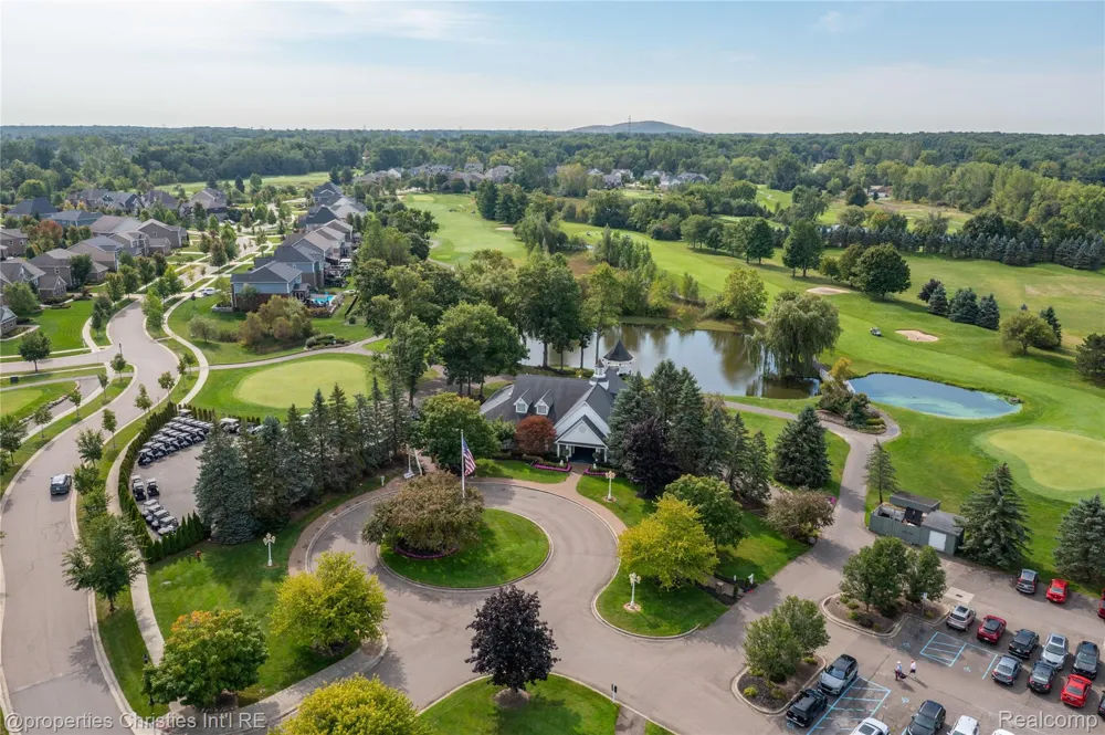 22853 Saint Andrews Drive Lyon Charter Township, MI 48178