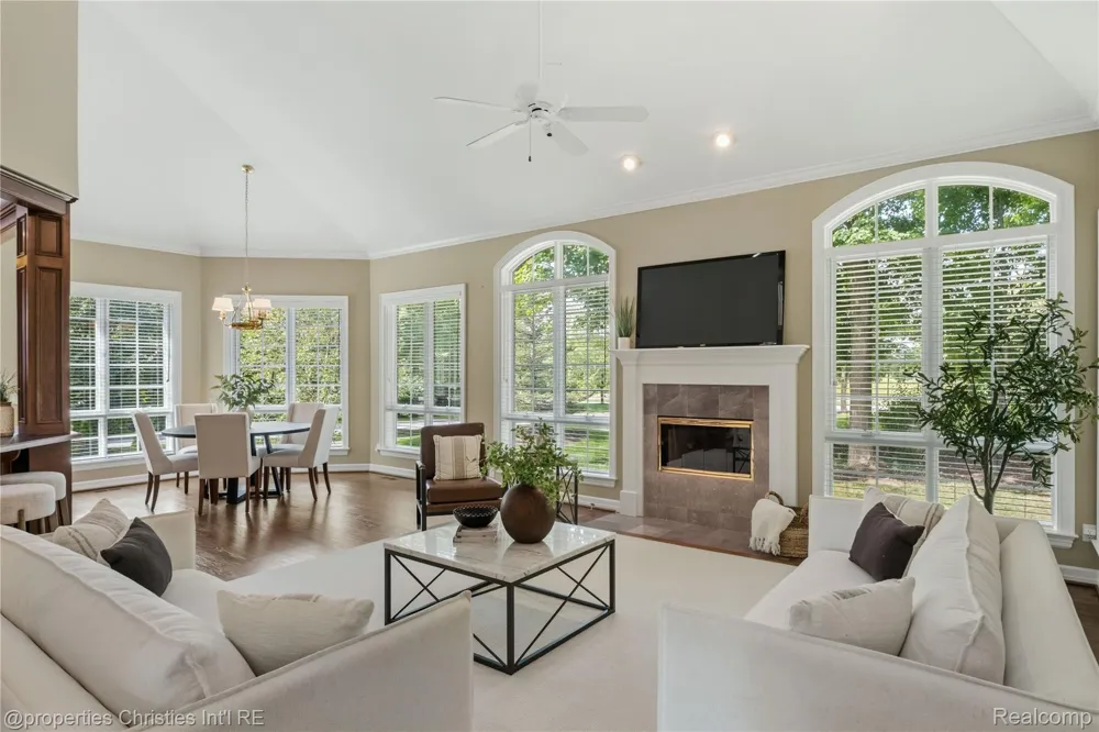 22853 Saint Andrews Drive Lyon Charter Township, MI 48178