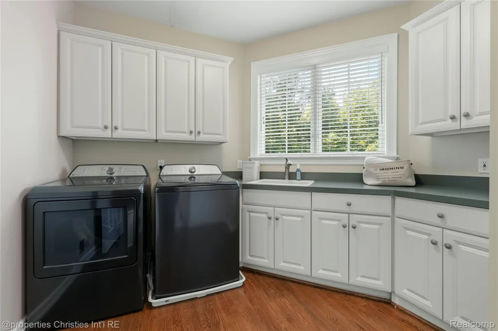22853 Saint Andrews Drive Lyon Charter Township, MI 48178