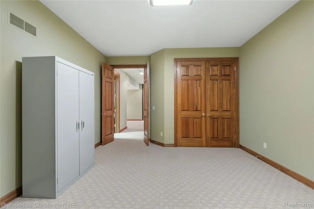 22853 Saint Andrews Drive Lyon Charter Township, MI 48178