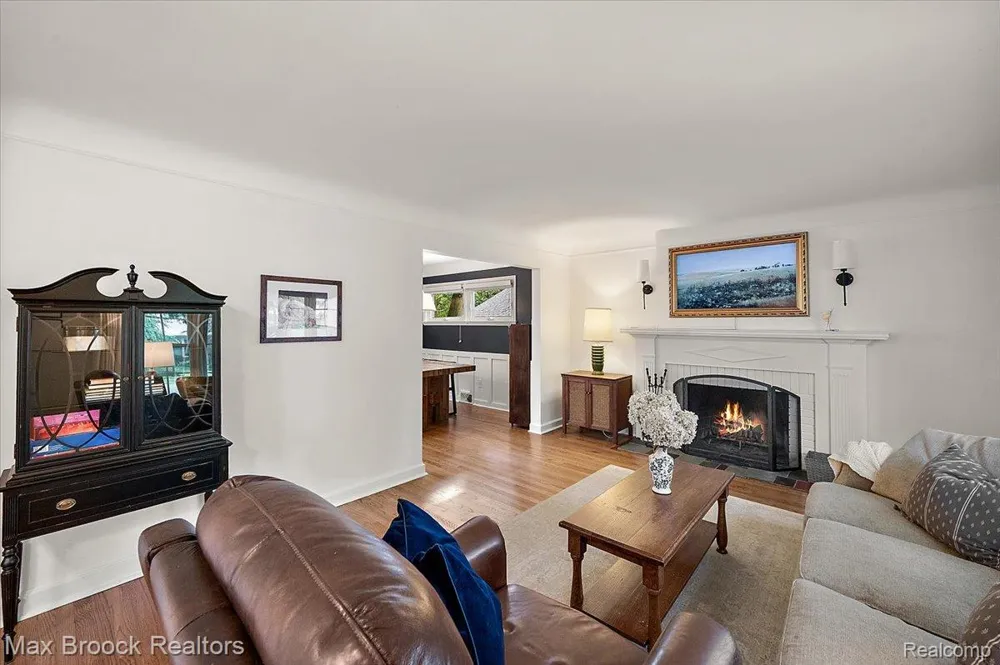 31617 Auburn Drive Beverly Hills Village, MI 48025