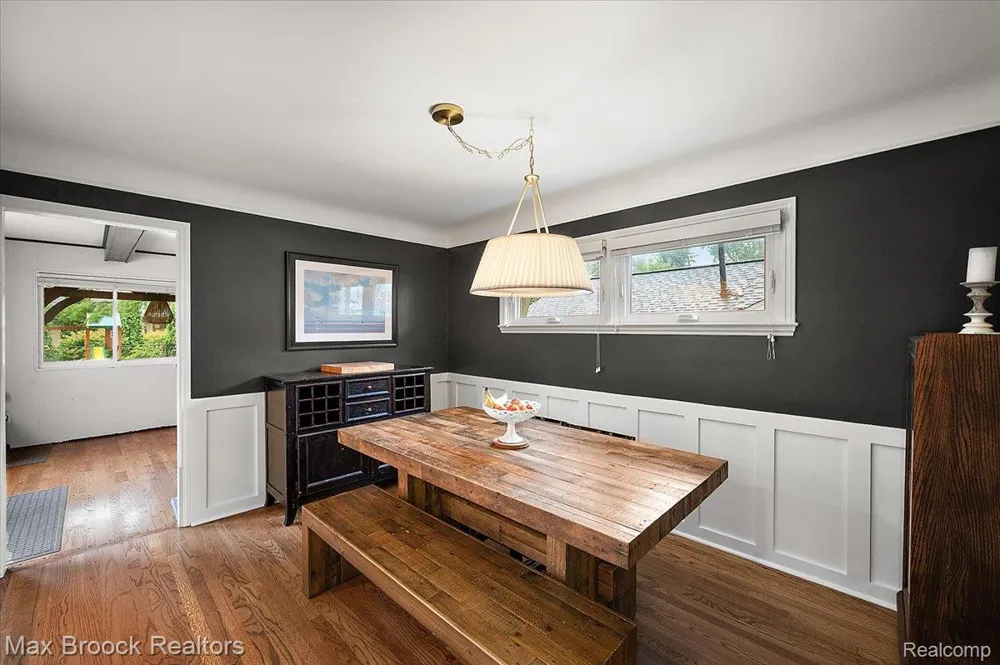 31617 Auburn Drive Beverly Hills Village, MI 48025