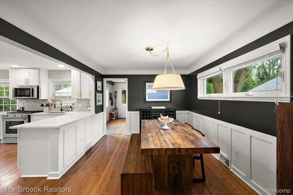 31617 Auburn Drive Beverly Hills Village, MI 48025