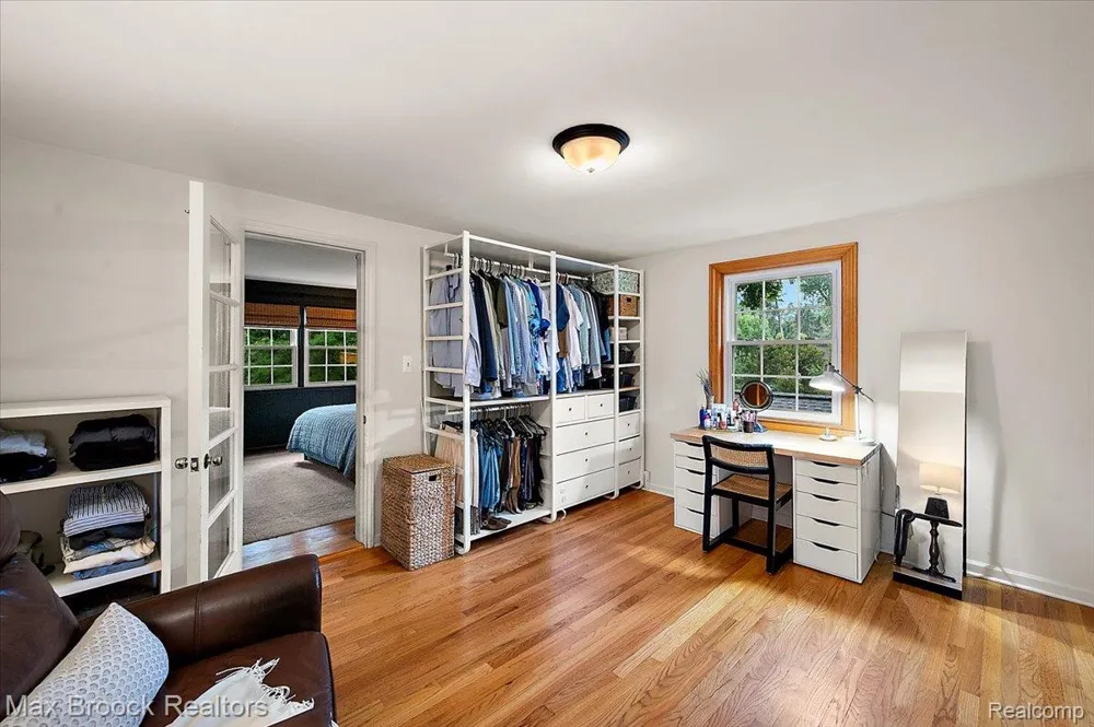 31617 Auburn Drive Beverly Hills Village, MI 48025