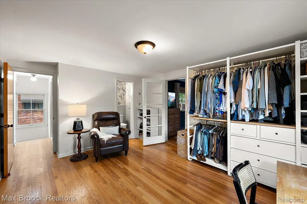 31617 Auburn Drive Beverly Hills Village, MI 48025