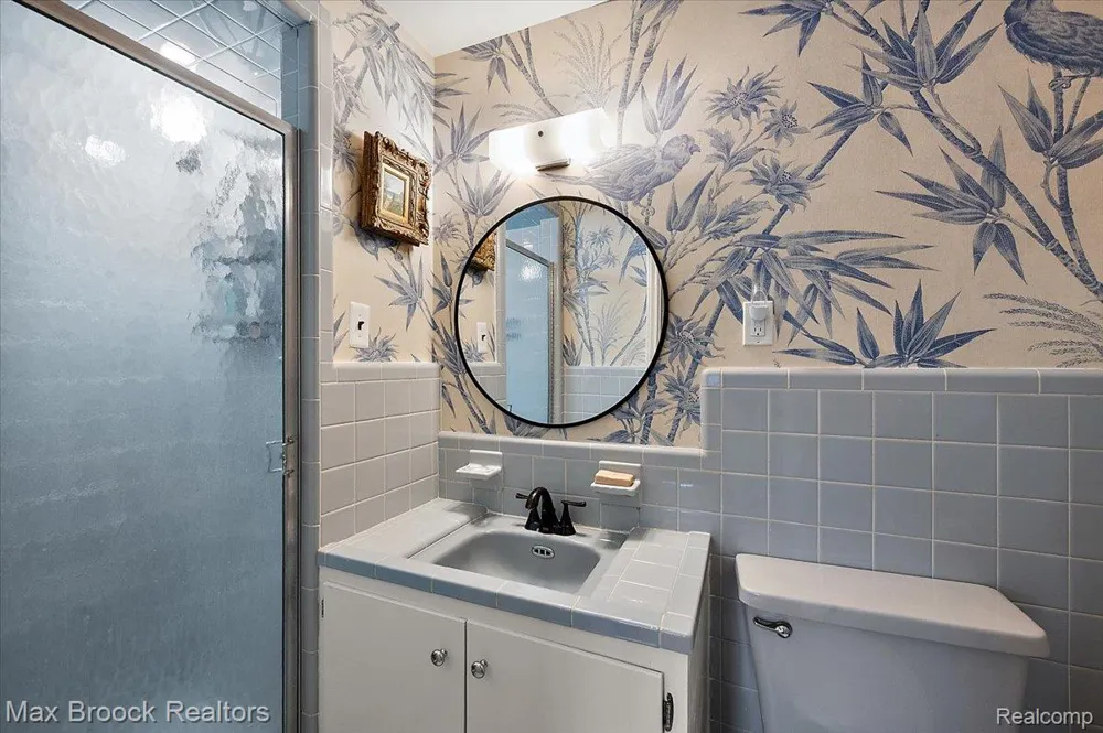 31617 Auburn Drive Beverly Hills Village, MI 48025