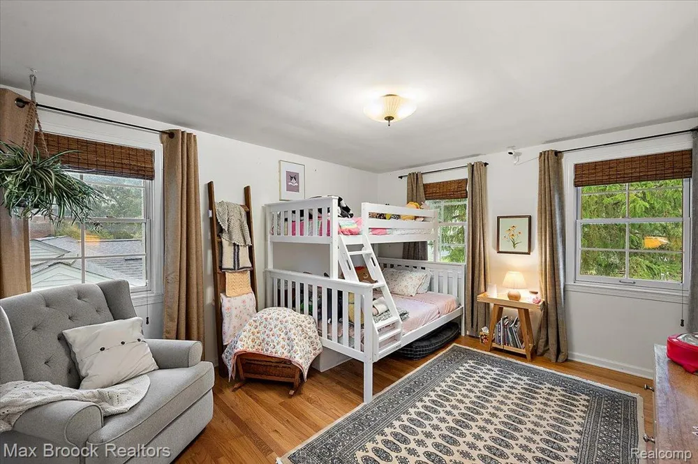31617 Auburn Drive Beverly Hills Village, MI 48025