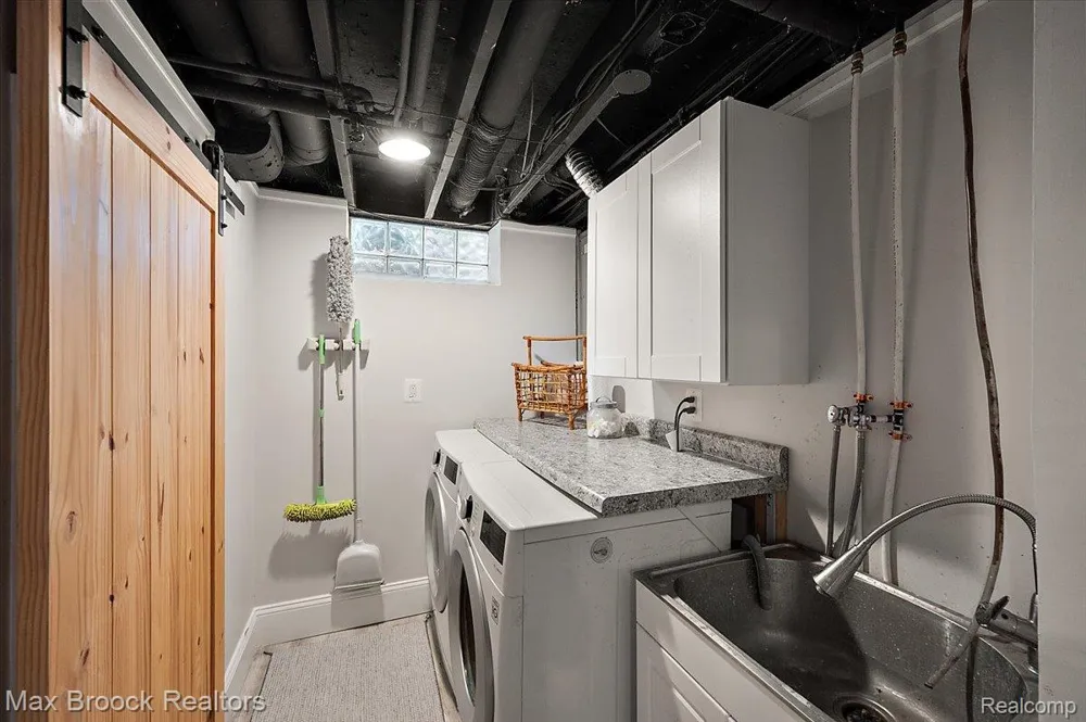 31617 Auburn Drive Beverly Hills Village, MI 48025