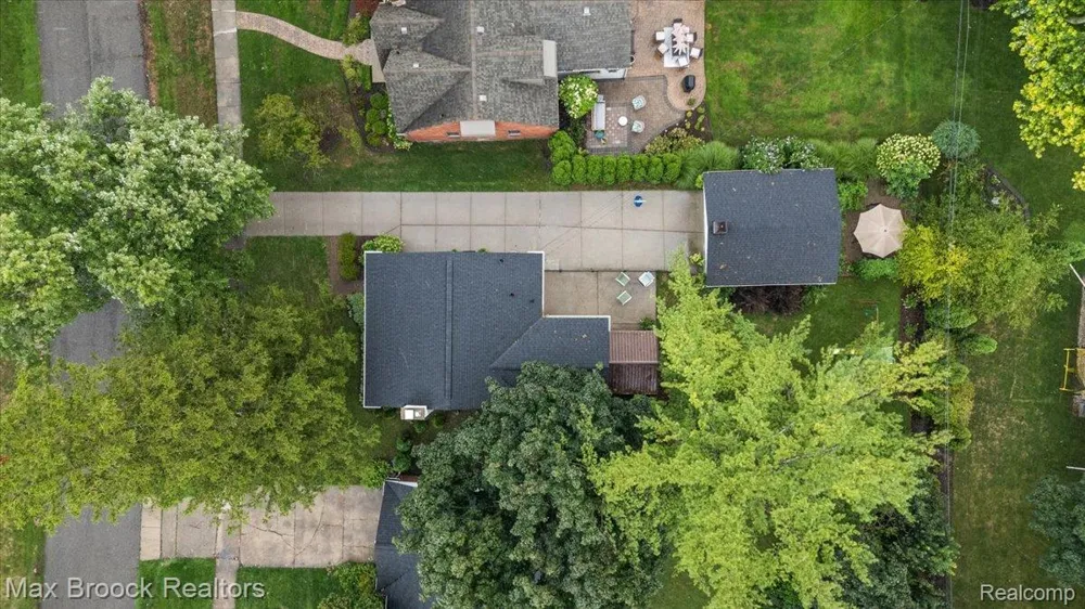 31617 Auburn Drive Beverly Hills Village, MI 48025