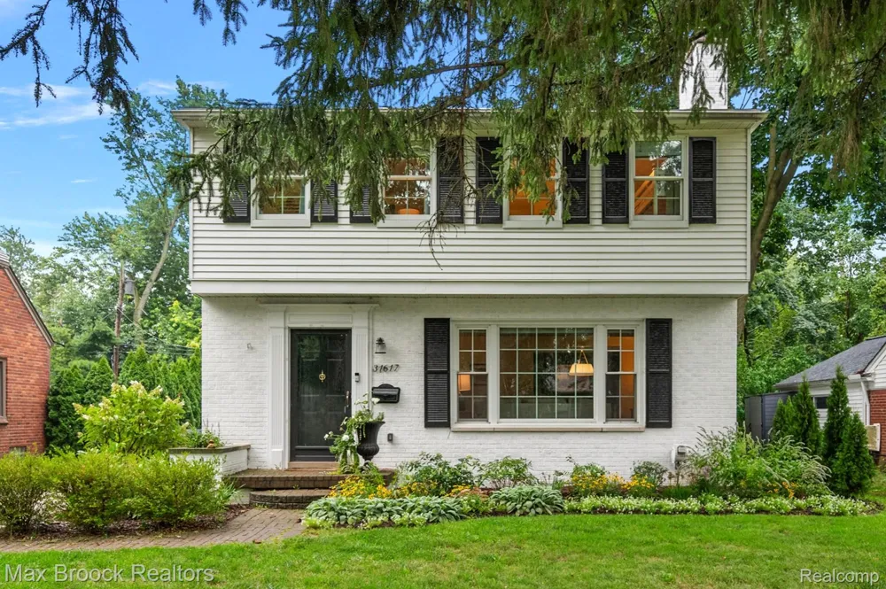31617 Auburn Drive Beverly Hills Village, MI 48025