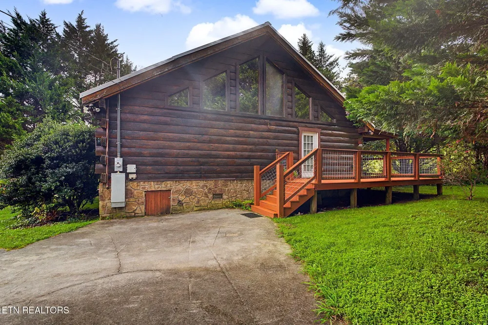 3022 Hatcher Mtn Rd Sevierville, TN 37862