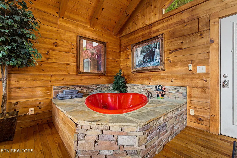 3022 Hatcher Mtn Rd Sevierville, TN 37862