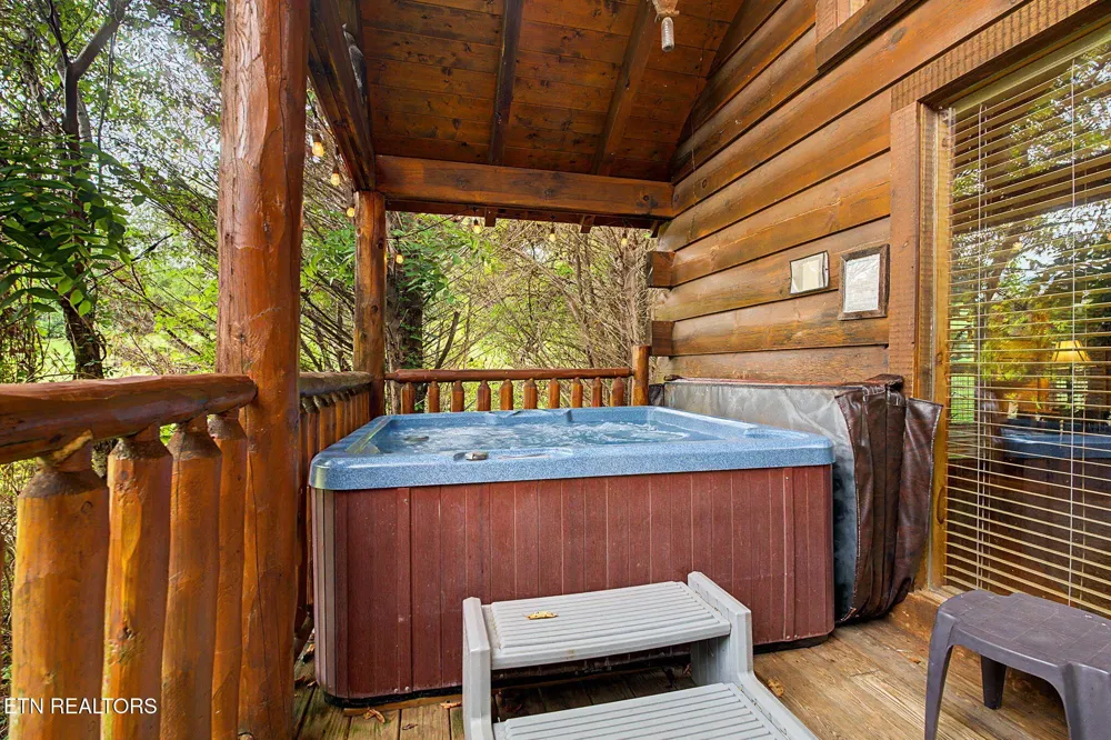 3022 Hatcher Mtn Rd Sevierville, TN 37862