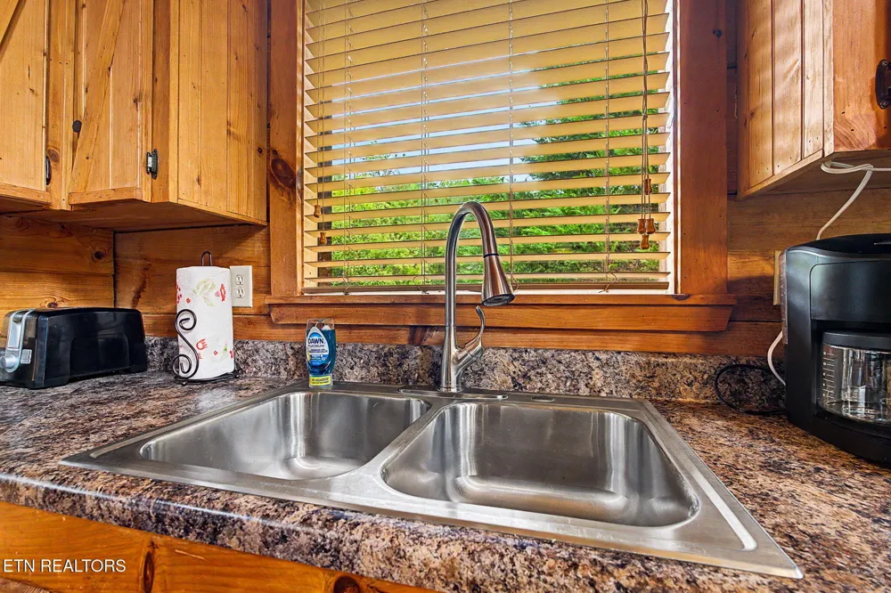3022 Hatcher Mtn Rd Sevierville, TN 37862