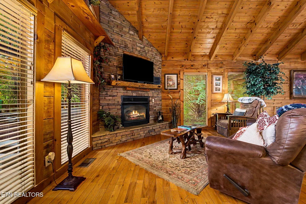 3022 Hatcher Mtn Rd Sevierville, TN 37862