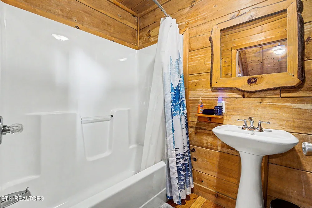 3022 Hatcher Mtn Rd Sevierville, TN 37862