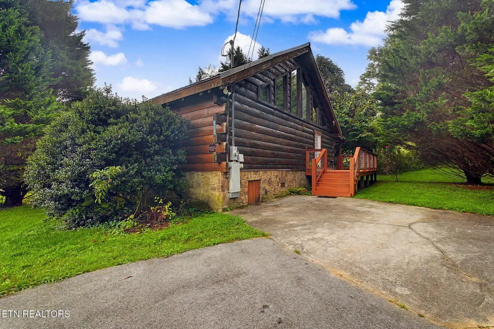 3022 Hatcher Mtn Rd Sevierville, TN 37862