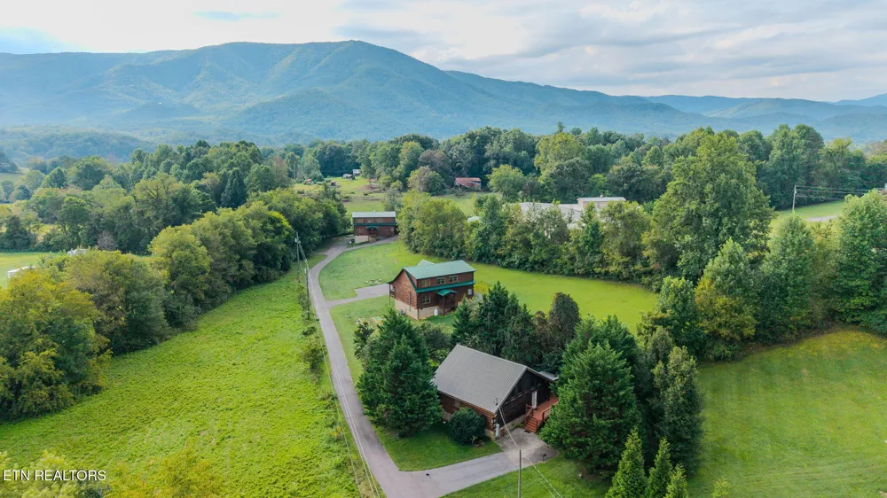 3022 Hatcher Mtn Rd Sevierville, TN 37862