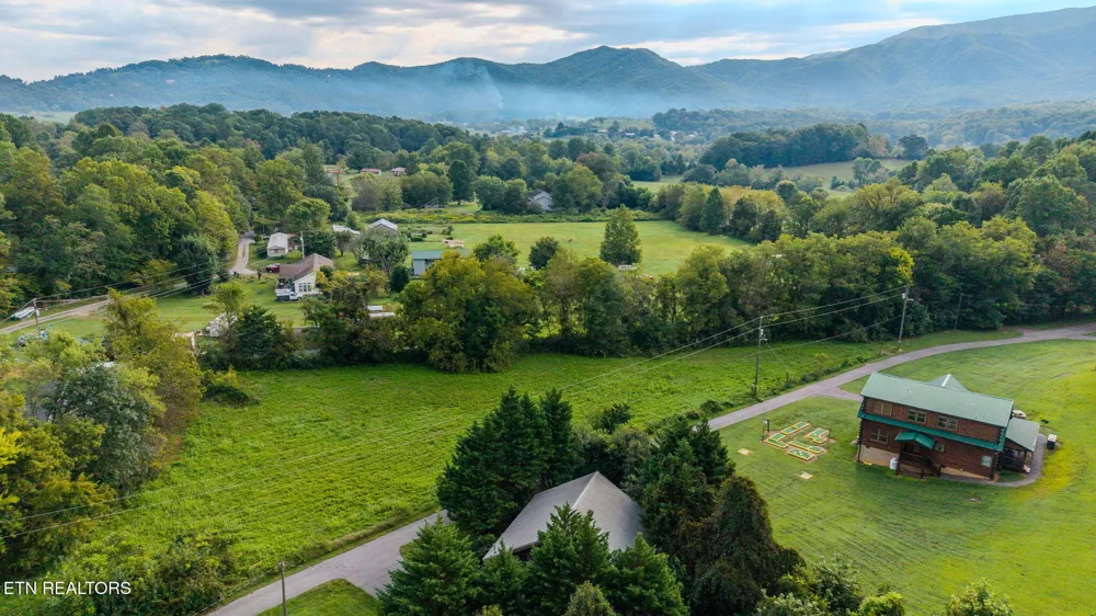 3022 Hatcher Mtn Rd Sevierville, TN 37862
