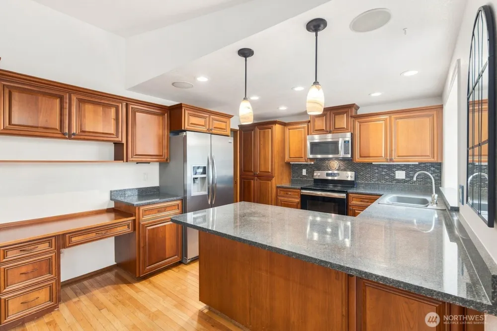 11615 NE 100th Street Kirkland, WA 98033