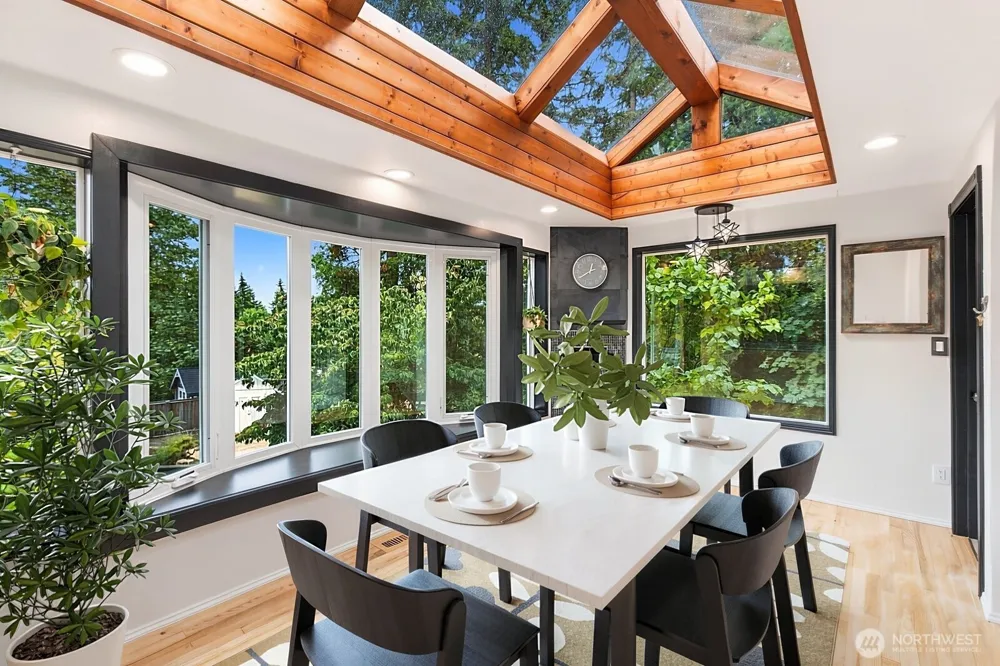11615 NE 100th Street Kirkland, WA 98033