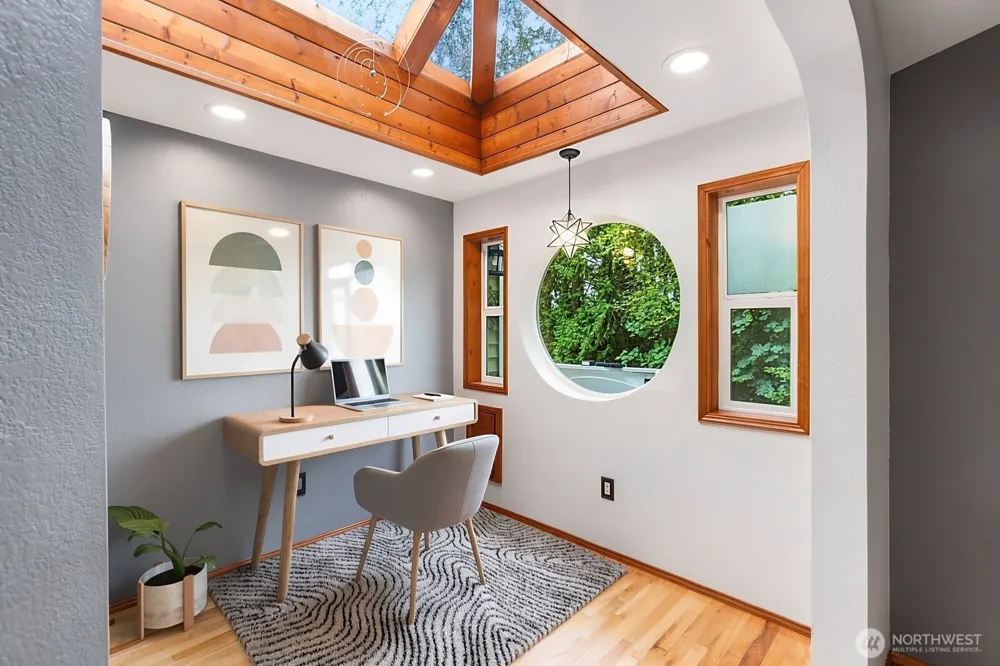 11615 NE 100th Street Kirkland, WA 98033
