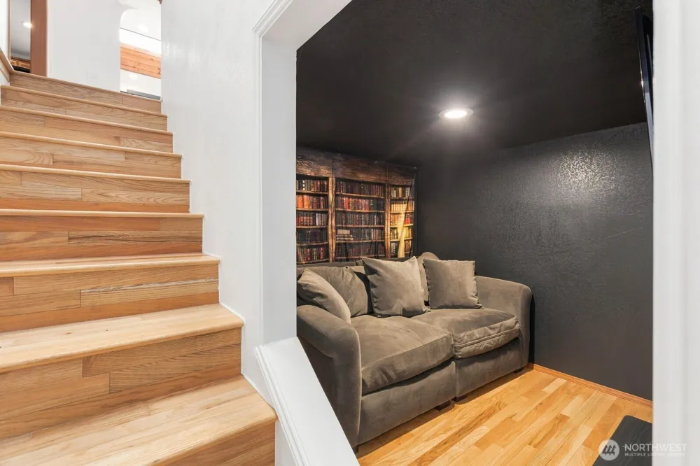 11615 NE 100th Street Kirkland, WA 98033