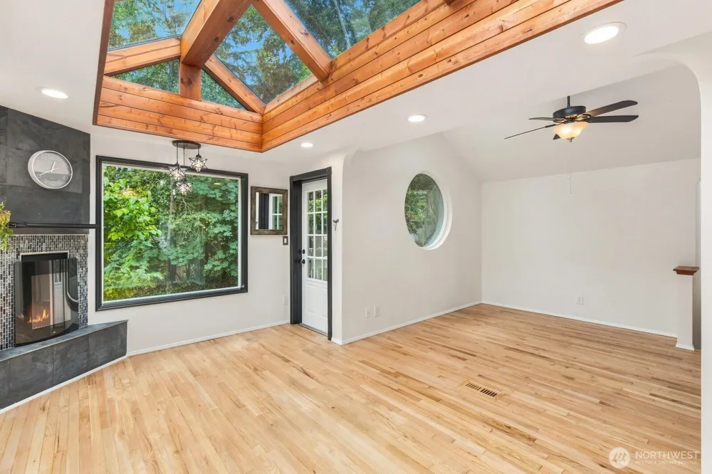 11615 NE 100th Street Kirkland, WA 98033