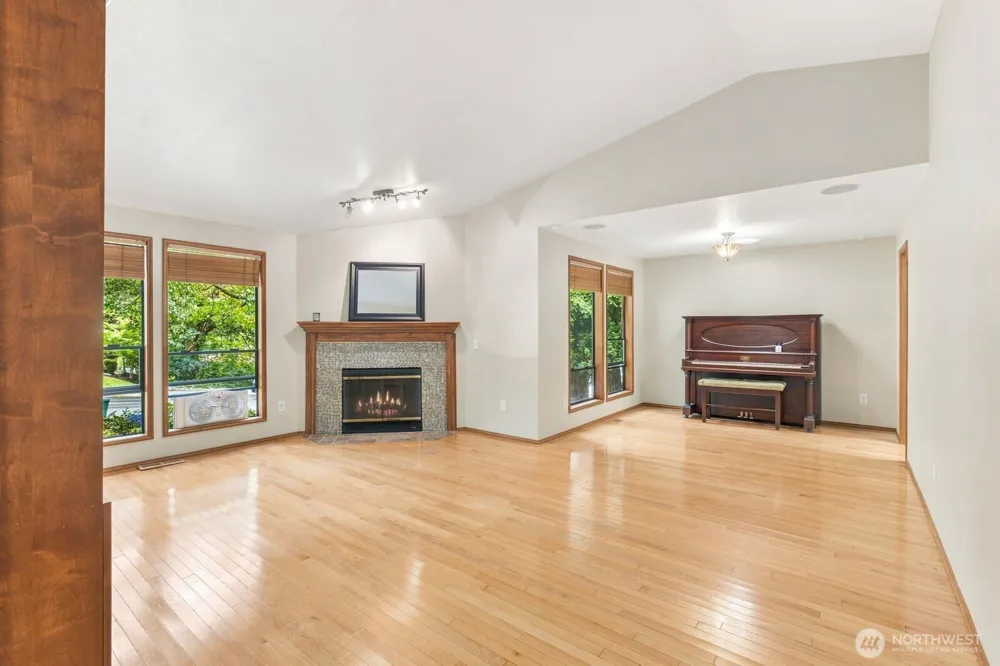 11615 NE 100th Street Kirkland, WA 98033