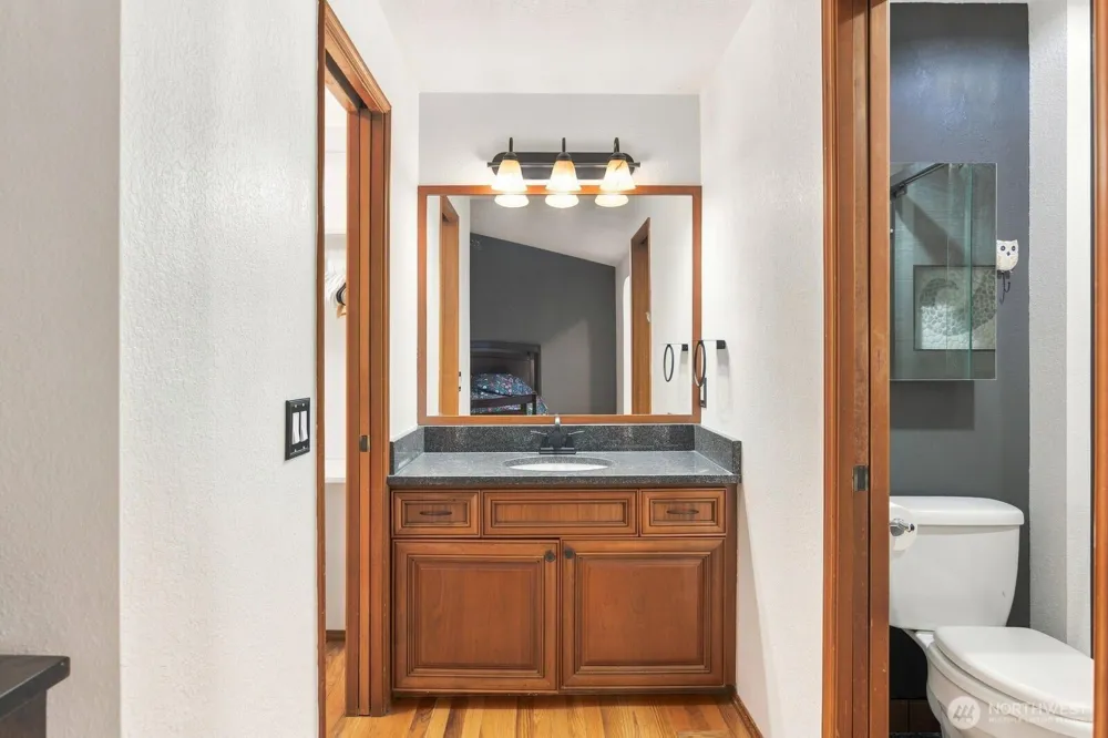 11615 NE 100th Street Kirkland, WA 98033